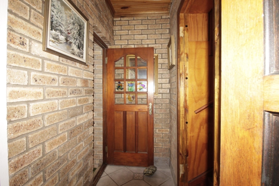 6 Bedroom Property for Sale in Paradise Beach Eastern Cape